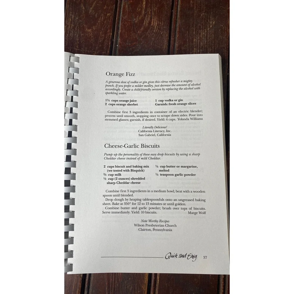America's Best Recipes :‎ A 1999 Hometown Collection (Spiral Bound, 1999)